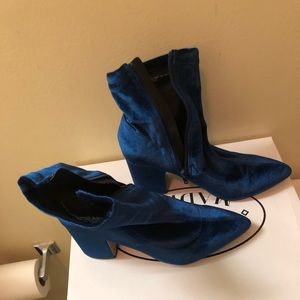 $15/$30 Bundle Steven Madden Lolli Velvet Blue